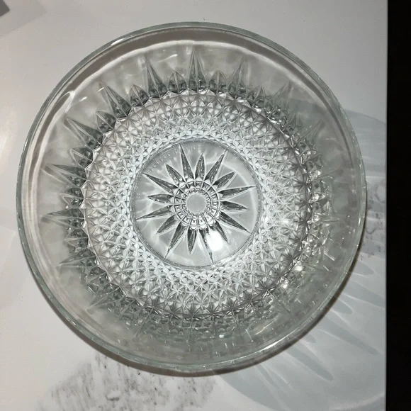 Two arcoroc France 8” glass bowls - Picture 3 of 9